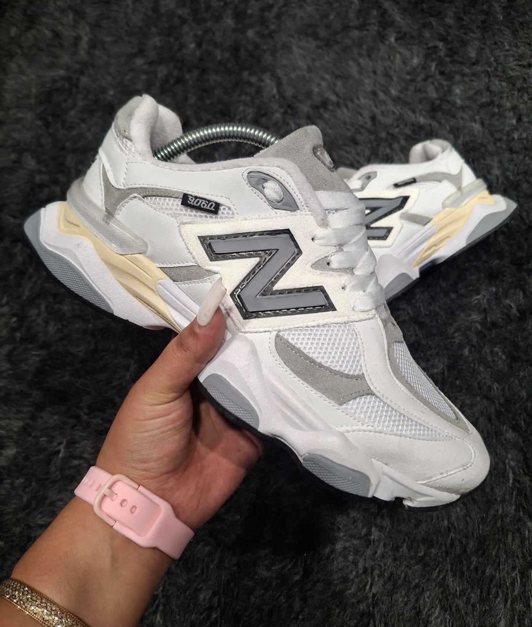 کتونی نیوبالانس ۹۰۶۰ مشکی سفید | استایل مدرن و راحتی بی‌نظیر سایز ۳۷تا۴۴ new balance