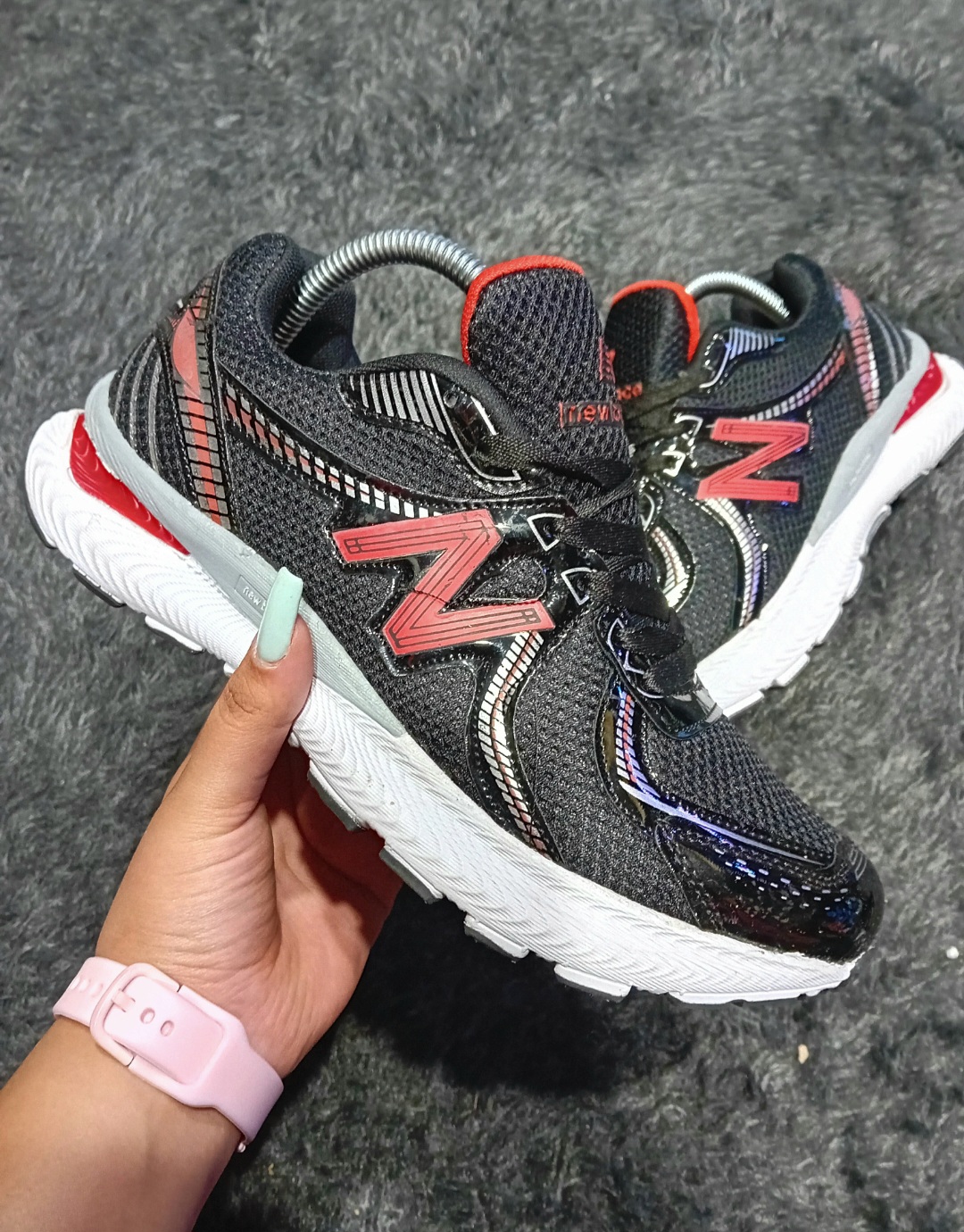 خرید کتونی نیوبالانس New Balance 860v2 - راحتی فوق‌العاده برای پیاده‌روی و دویدن