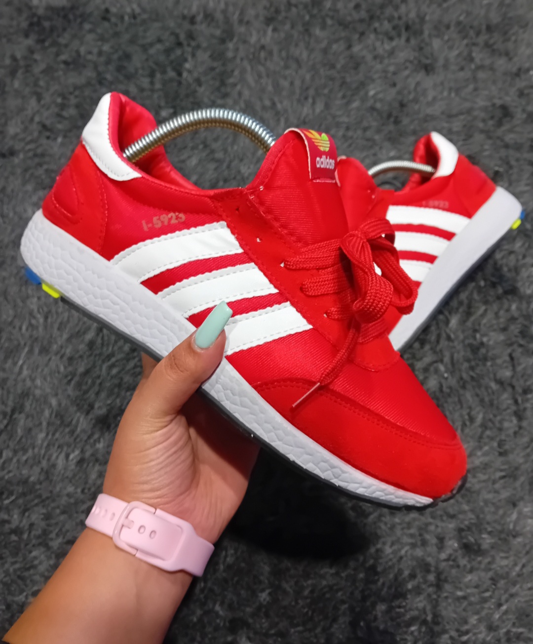 خرید کتونی آدیداس اینیکی (Adidas I-5923) | راحتی فوق‌العاده و استایل کلاسیک