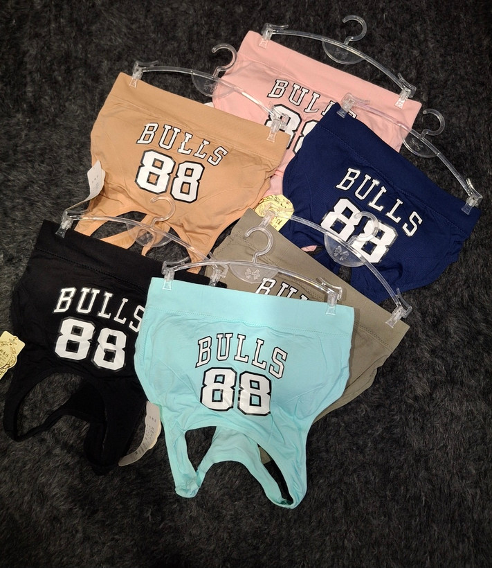 نیمتنه ورزشی/فانتزی طرح Bulls 88 – مدل پشت دوبنده، دارای کاپ متحرک و قابل شستشو