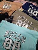 نیمتنه ورزشی/فانتزی طرح Bulls 88 – مدل پشت دوبنده، دارای کاپ متحرک و قابل شستشو