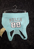 نیمتنه ورزشی/فانتزی طرح Bulls 88 – مدل پشت دوبنده، دارای کاپ متحرک و قابل شستشو